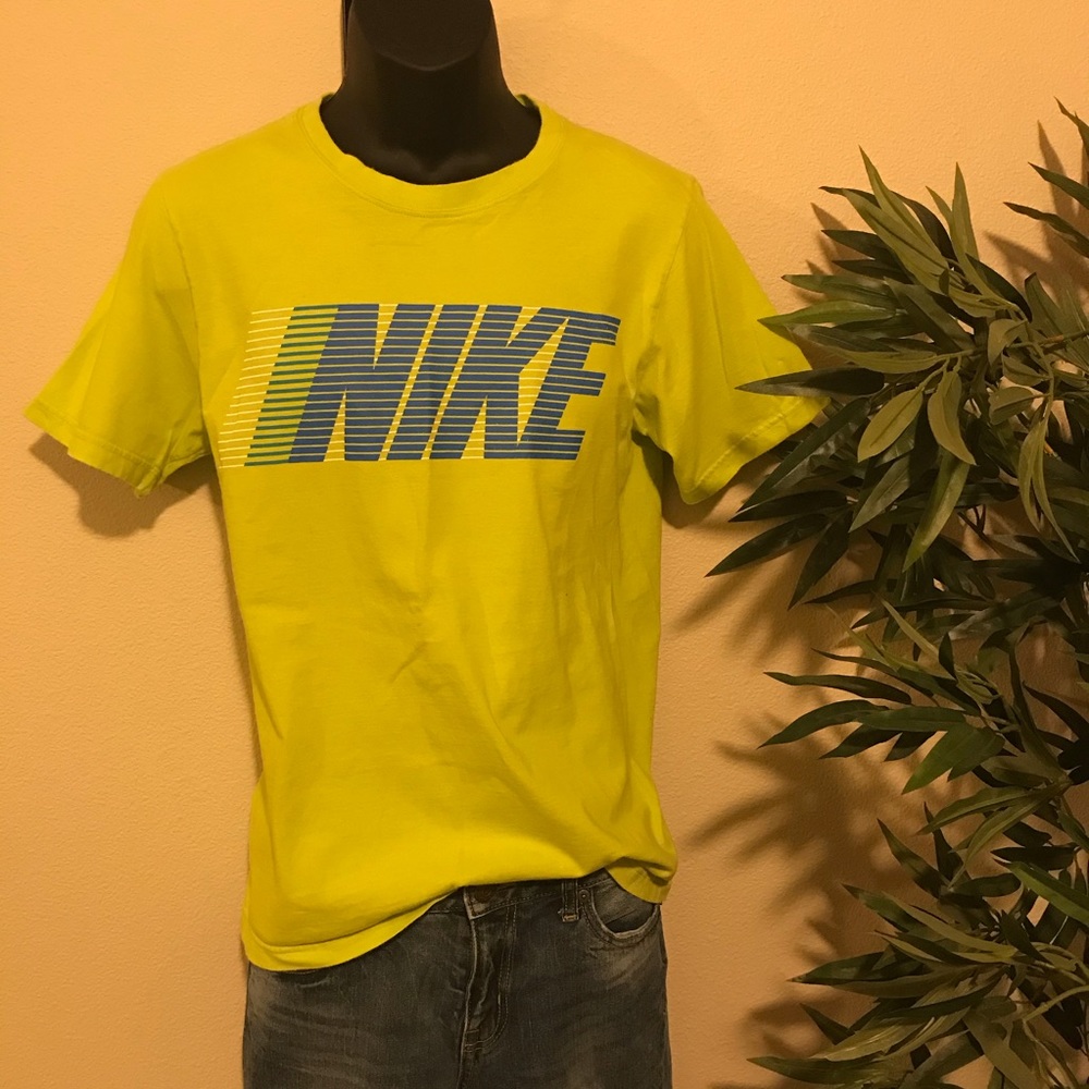 Bundle of 7 men’s small shirts. Nike and others.